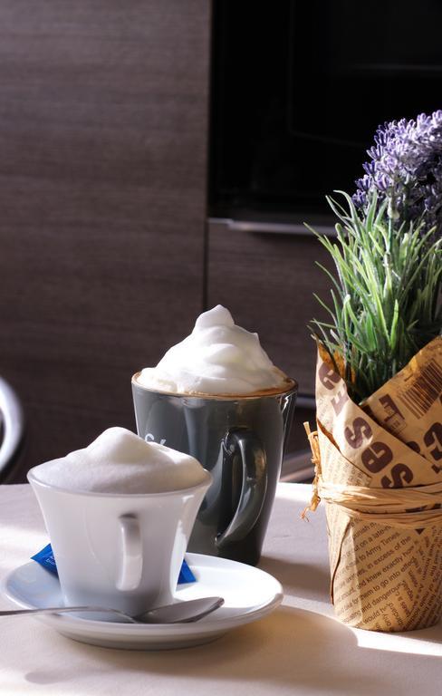 Sleep And Fly Rome Airport Bed & Breakfast Fiumicino Bagian luar foto