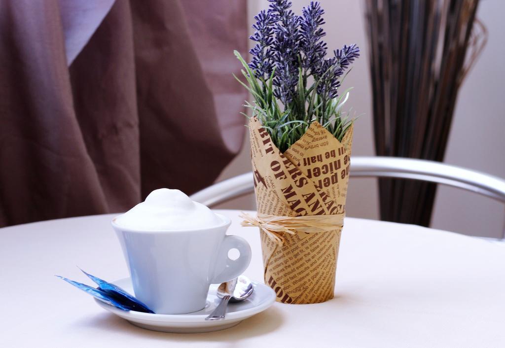 Sleep And Fly Rome Airport Bed & Breakfast Fiumicino Bagian luar foto
